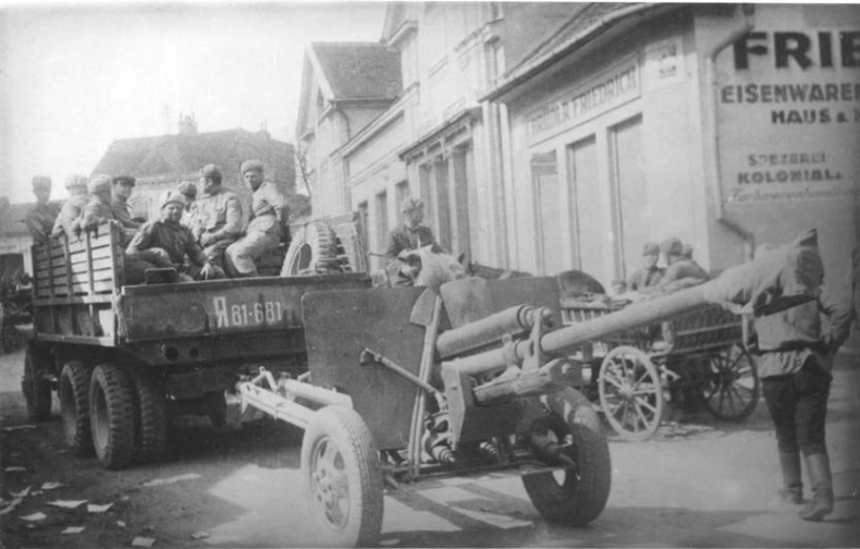 Иллюстрация к книге — Мы дрались против «Тигров». «Главное – выбить у них танки!» [i_012.jpg]