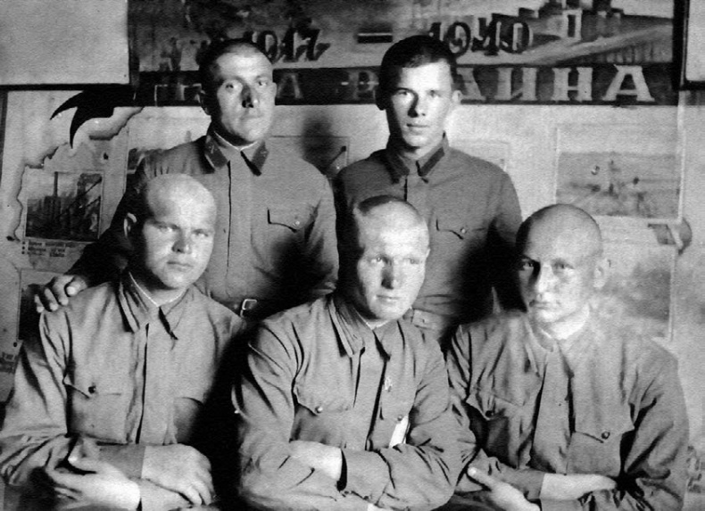 Иллюстрация к книге — Мы дрались против «Тигров». «Главное – выбить у них танки!» [i_041.jpg]