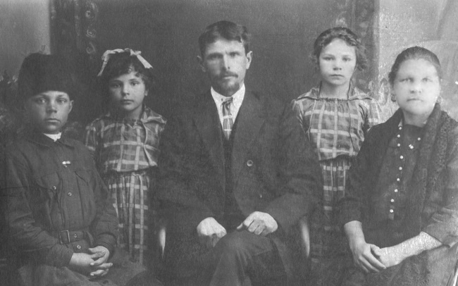 Иллюстрация к книге — «Государство – это мы! Род Лузиковых» [i_008.jpg]