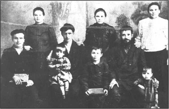 Иллюстрация к книге — «Государство – это мы! Род Лузиковых» [i_023.jpg]