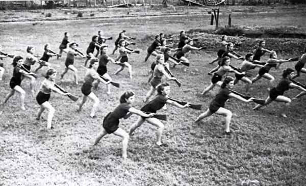 Иллюстрация к книге — Советская военная разведка. Как работала самая могущественная и самая закрытая разведывательная организация ХХ века [i_030.jpg]