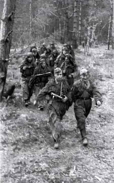 Иллюстрация к книге — Советская военная разведка. Как работала самая могущественная и самая закрытая разведывательная организация ХХ века [i_038.jpg]