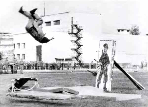 Иллюстрация к книге — Советская военная разведка. Как работала самая могущественная и самая закрытая разведывательная организация ХХ века [i_083.jpg]