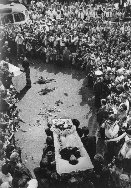 Иллюстрация к книге — Таинственная страсть. Роман о шестидесятниках [i_087.jpg]