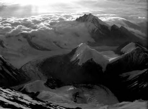 Иллюстрация к книге — Лхоцзе. Южная стена [pic_35.jpg]