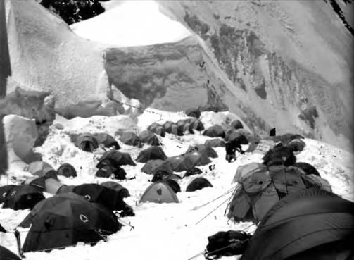 Иллюстрация к книге — Лхоцзе. Южная стена [pic_41.jpg]