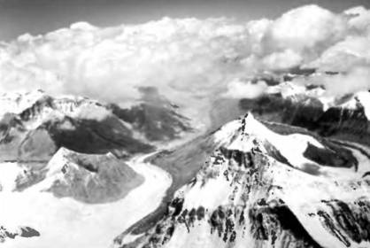 Иллюстрация к книге — Лхоцзе. Южная стена [pic_42.jpg]