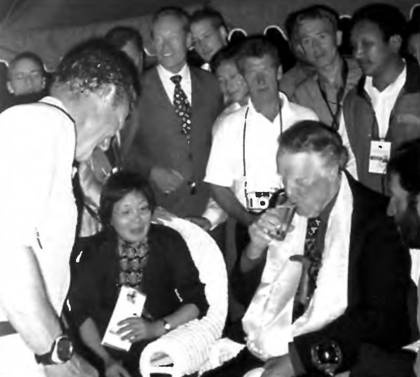 Иллюстрация к книге — Лхоцзе. Южная стена [pic_63.jpg]