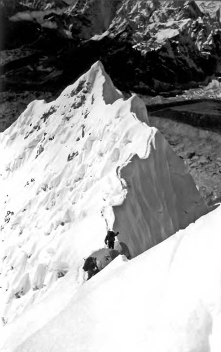 Иллюстрация к книге — Лхоцзе. Южная стена [pic_73.jpg]