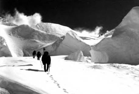 Иллюстрация к книге — Лхоцзе. Южная стена [pic_75.jpg]