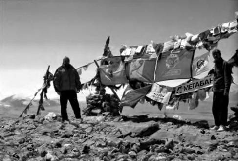 Иллюстрация к книге — Лхоцзе. Южная стена [pic_77.jpg]