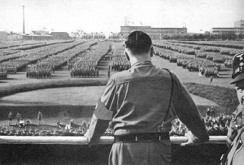 Иллюстрация к книге — Пропаганда войны в кинематографе Третьего Рейха [i_001.jpg]