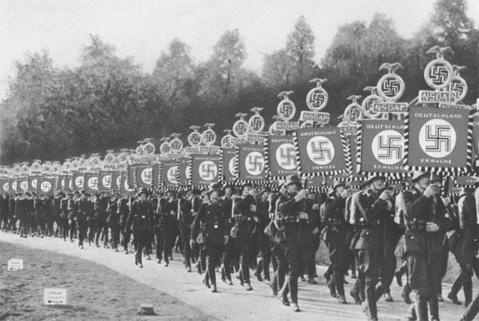 Иллюстрация к книге — Пропаганда войны в кинематографе Третьего Рейха [i_017.jpg]