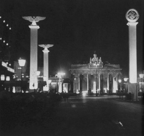 Иллюстрация к книге — Пропаганда войны в кинематографе Третьего Рейха [i_026.jpg]