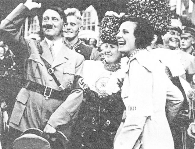 Иллюстрация к книге — Пропаганда войны в кинематографе Третьего Рейха [i_030.jpg]