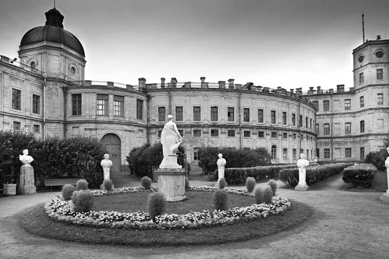 Иллюстрация к книге — Быть принцессой. Повседневная жизнь при русском дворе [i_045.jpg]