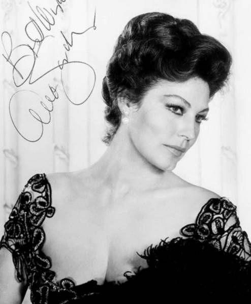 Иллюстрация к книге — Восхитительные женщины. Неподвластные времени [i_110.jpg]