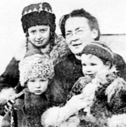 Иллюстрация к книге — Восхитительные женщины. Неподвластные времени [i_417.jpg]