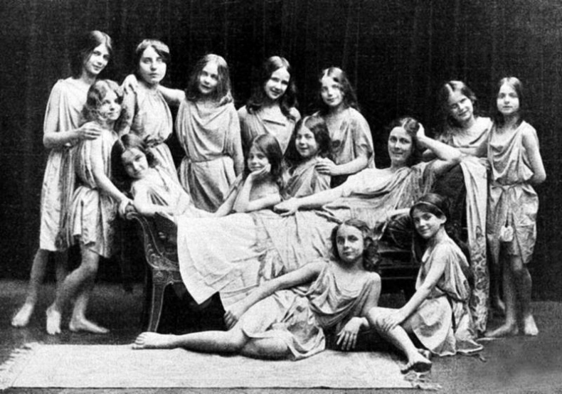 Иллюстрация к книге — Восхитительные женщины. Неподвластные времени [i_428.jpg]