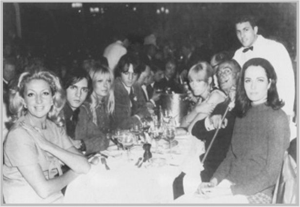 Иллюстрация к книге — Сальвадор Дали. Божественный и многоликий [i_037.jpg]