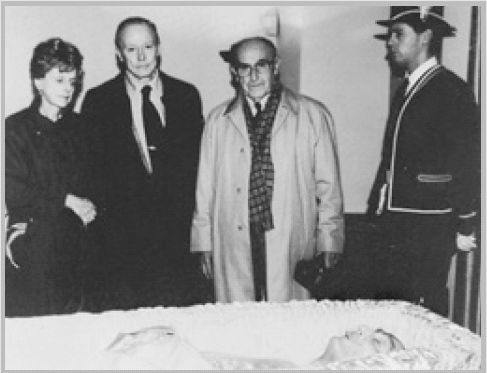 Иллюстрация к книге — Сальвадор Дали. Божественный и многоликий [i_042.jpg]