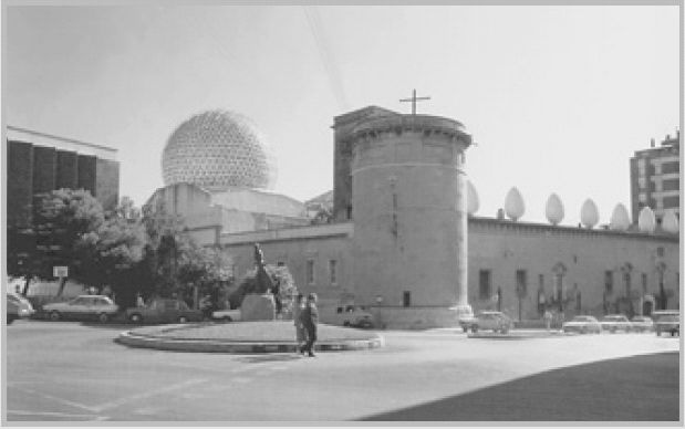 Иллюстрация к книге — Сальвадор Дали. Божественный и многоликий [i_045.jpg]