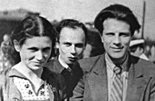 Иллюстрация к книге — Диссиденты [i_033.jpg]