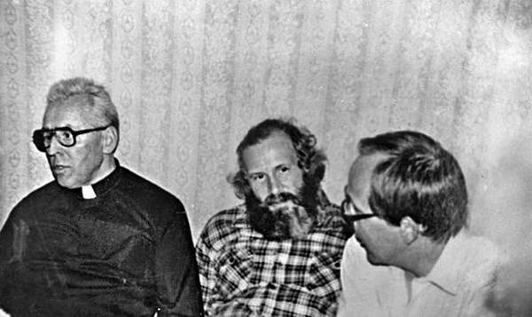 Иллюстрация к книге — Диссиденты [i_141.jpg]