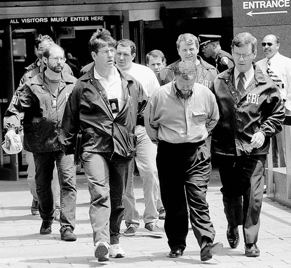 Иллюстрация к книге — Блеск и нищета 90-х [i_004.jpg]