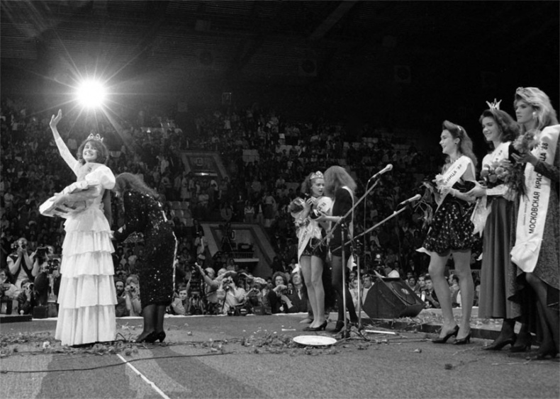 Иллюстрация к книге — Блеск и нищета 90-х [i_035.jpg]