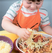 Иллюстрация к книге — Поваренок с пеленок: Как проводить время на кухне весело и с пользой [i_329.jpg]