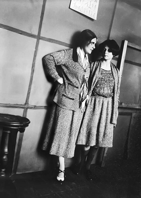 Иллюстрация к книге — Лиля Брик. Любимая женщина Владимира Маяковского [_243.jpg]