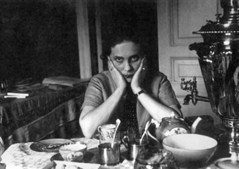 Иллюстрация к книге — Лиля Брик. Любимая женщина Владимира Маяковского [_267.jpg]