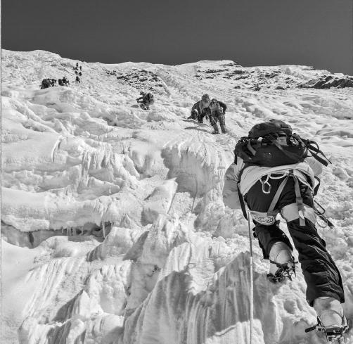 Иллюстрация к книге — Эверест. Кому и за что мстит гора? [_217.jpg]