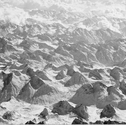 Иллюстрация к книге — Эверест. Кому и за что мстит гора? [_249.jpg]