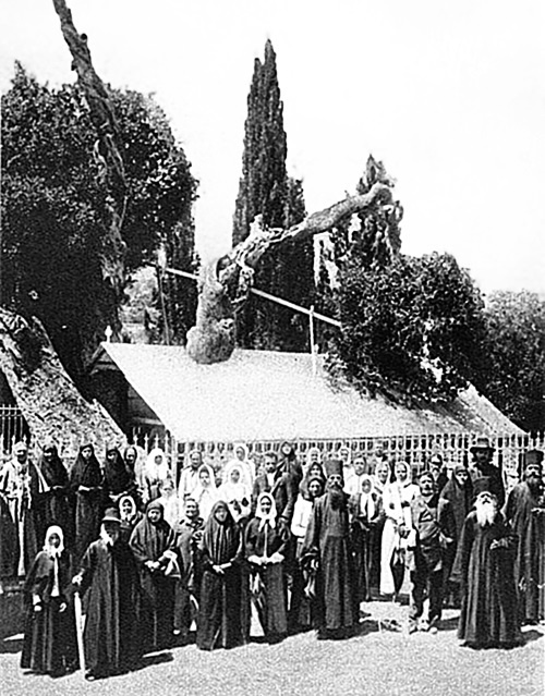 Иллюстрация к книге — Григорий Распутин. Жизнь старца и гибель империи [i_019.jpg]