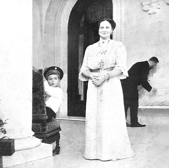 Иллюстрация к книге — Григорий Распутин. Жизнь старца и гибель империи [i_041.jpg]