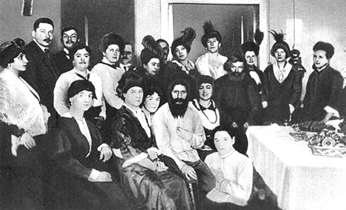 Иллюстрация к книге — Григорий Распутин. Жизнь старца и гибель империи [i_044.jpg]