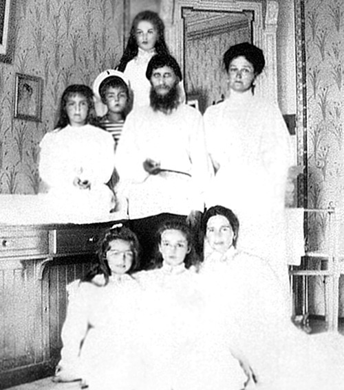 Иллюстрация к книге — Григорий Распутин. Жизнь старца и гибель империи [i_045.jpg]