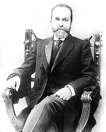 Иллюстрация к книге — Григорий Распутин. Жизнь старца и гибель империи [i_046.jpg]