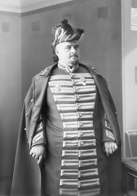 Иллюстрация к книге — Григорий Распутин. Жизнь старца и гибель империи [i_054.jpg]