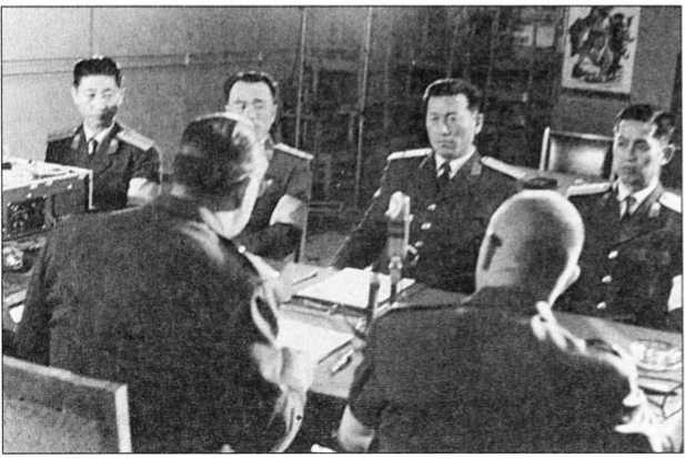 Иллюстрация к книге — На грани мировой войны. Инцидент «Пуэбло» [image35.jpg]