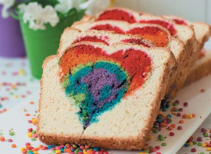 Иллюстрация к книге — Торты с сюрпризом. Шоколадные, сливочные, кофейные, желейные, ореховые, фруктовые [_016_3.jpg]