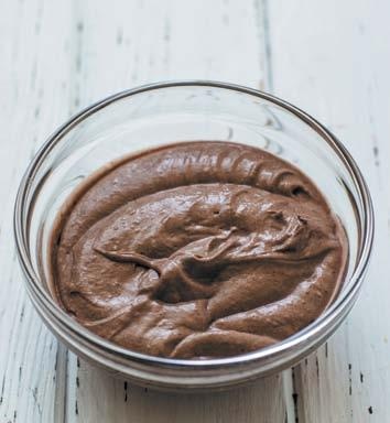 Иллюстрация к книге — Торты с сюрпризом. Шоколадные, сливочные, кофейные, желейные, ореховые, фруктовые [_018_4.jpg]