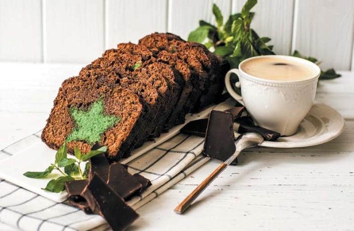 Иллюстрация к книге — Торты с сюрпризом. Шоколадные, сливочные, кофейные, желейные, ореховые, фруктовые [_021_2.jpg]