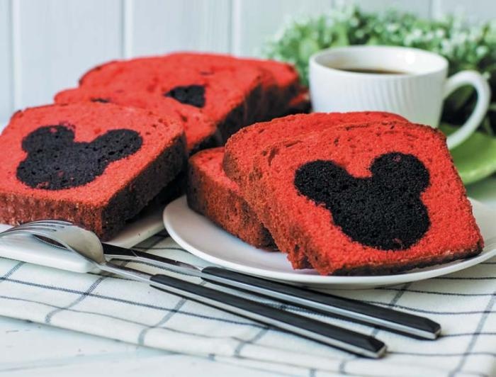 Иллюстрация к книге — Торты с сюрпризом. Шоколадные, сливочные, кофейные, желейные, ореховые, фруктовые [_025_2.jpg]