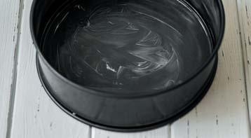 Иллюстрация к книге — Торты с сюрпризом. Шоколадные, сливочные, кофейные, желейные, ореховые, фруктовые [_028_2.jpg]