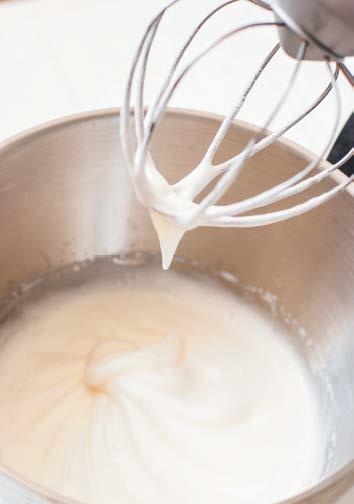 Иллюстрация к книге — Торты с сюрпризом. Шоколадные, сливочные, кофейные, желейные, ореховые, фруктовые [_029_3.jpg]