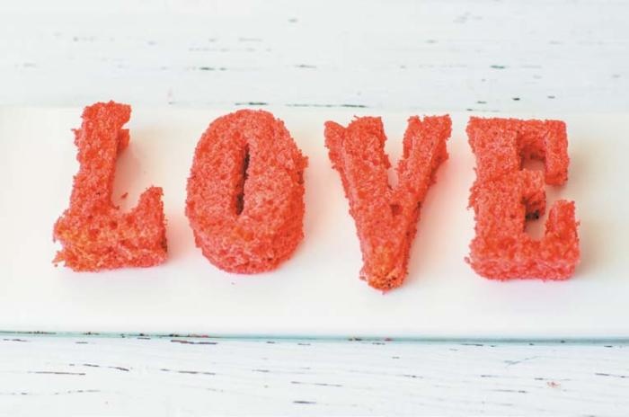 Иллюстрация к книге — Торты с сюрпризом. Шоколадные, сливочные, кофейные, желейные, ореховые, фруктовые [_036_3.jpg]