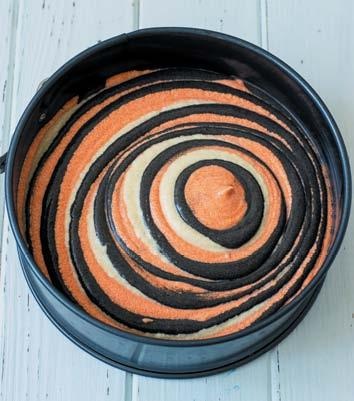 Иллюстрация к книге — Торты с сюрпризом. Шоколадные, сливочные, кофейные, желейные, ореховые, фруктовые [_042_6.jpg]